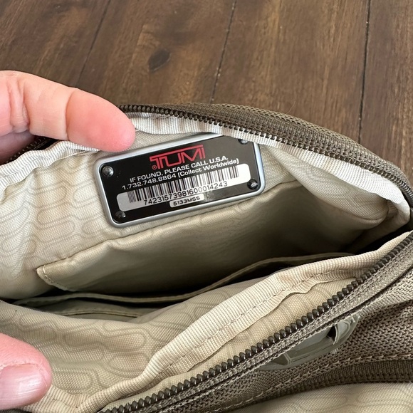 Tumi tech swing pack cross body bag - Picture 15 of 15